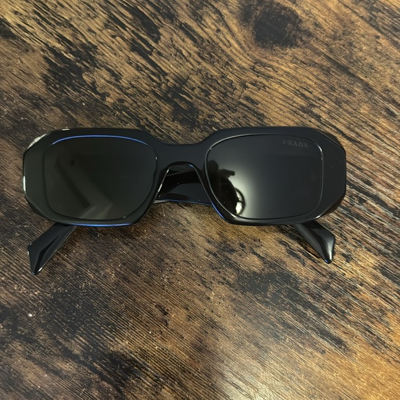 Prada sunglasses - Picture 2 of 5